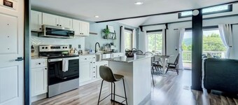 Secluded Oasis: Luxurious Retreat with Stunning Views 2BR/1BA