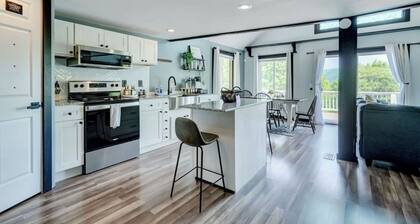 Secluded Oasis: Luxurious Retreat with Stunning Views 2BR/1BA