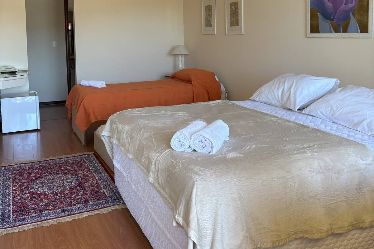 Kamar Quadruple Standar, pemandangan kebun | Minibar dan Wi-Fi gratis