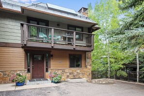 Exterior - 5BR/2.5BA LUXURY CONDOMINIUM - SLEEPS 8 - ASPEN - CENTRAL CORE (Aspen)