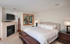 5 bedrooms, iron/ironing board, free WiFi, bed sheets