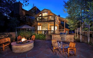 Outdoor dining - Hyman Luxury Townhome - 5BR/5.5BA - SLEEPS 12 - ASPEN - CENTRAL CORE (Aspen)