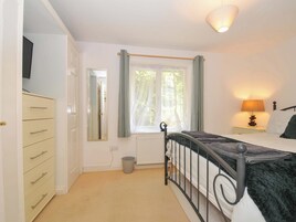 2 dormitorios, decoración individual, mobiliario individual