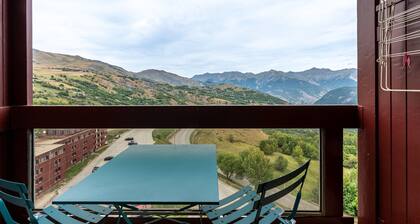 Studio Apartment 'Avec Vue Splendide' with Mountain View and Balcony
