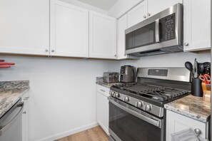 Micro-ondes, four, plaque de cuisson, lave-vaisselle