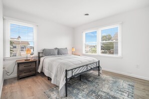 3 habitaciones, tabla de planchar con plancha, wifi y ropa de cama