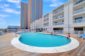 Condo, 1 Katil Raja (King) (Sugar Beach 238) | Kolam renang | Kolam dipanaskan 