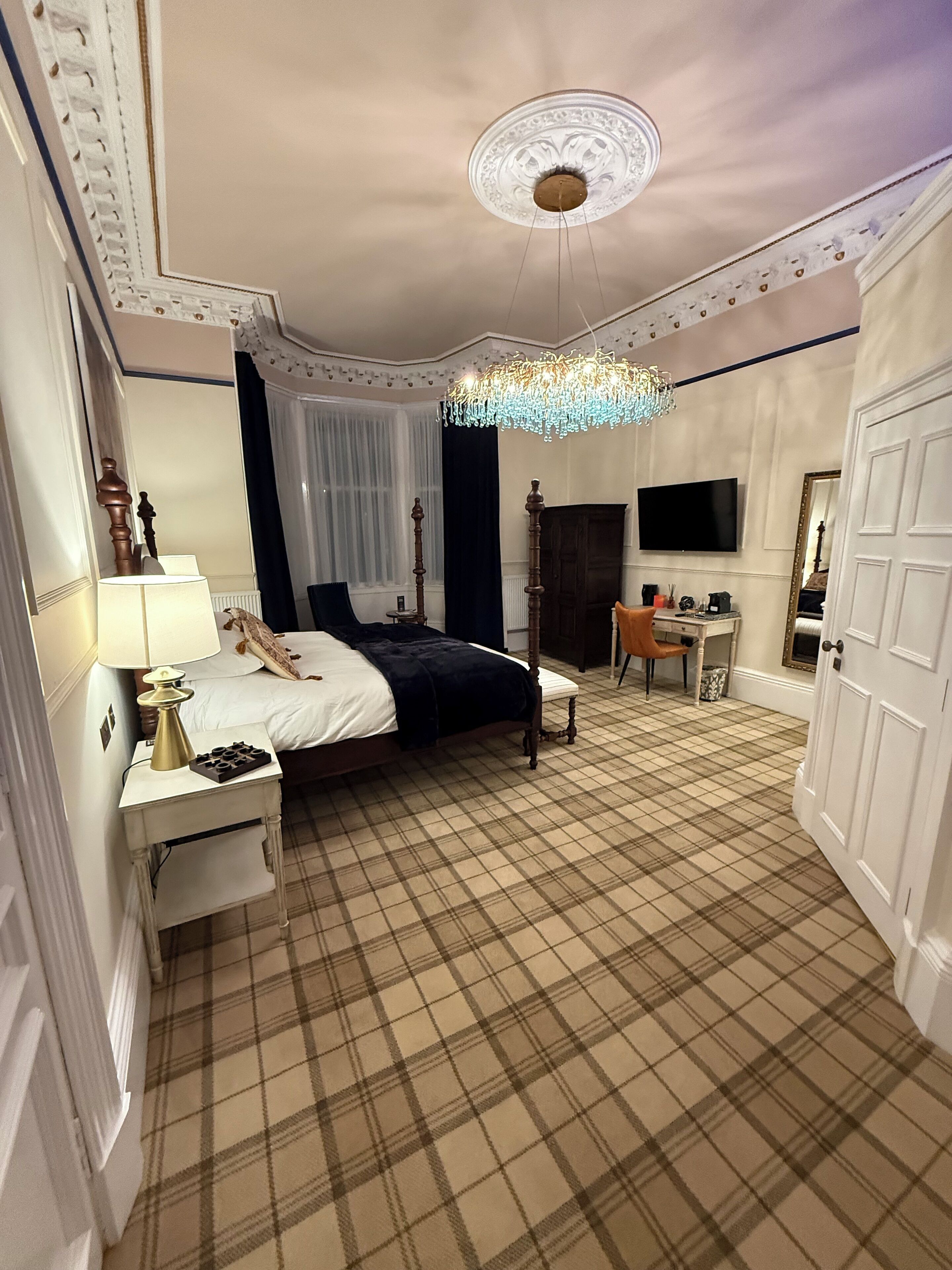 Habitación doble Premium | Artículos del minibar gratis y decoración personalizada 