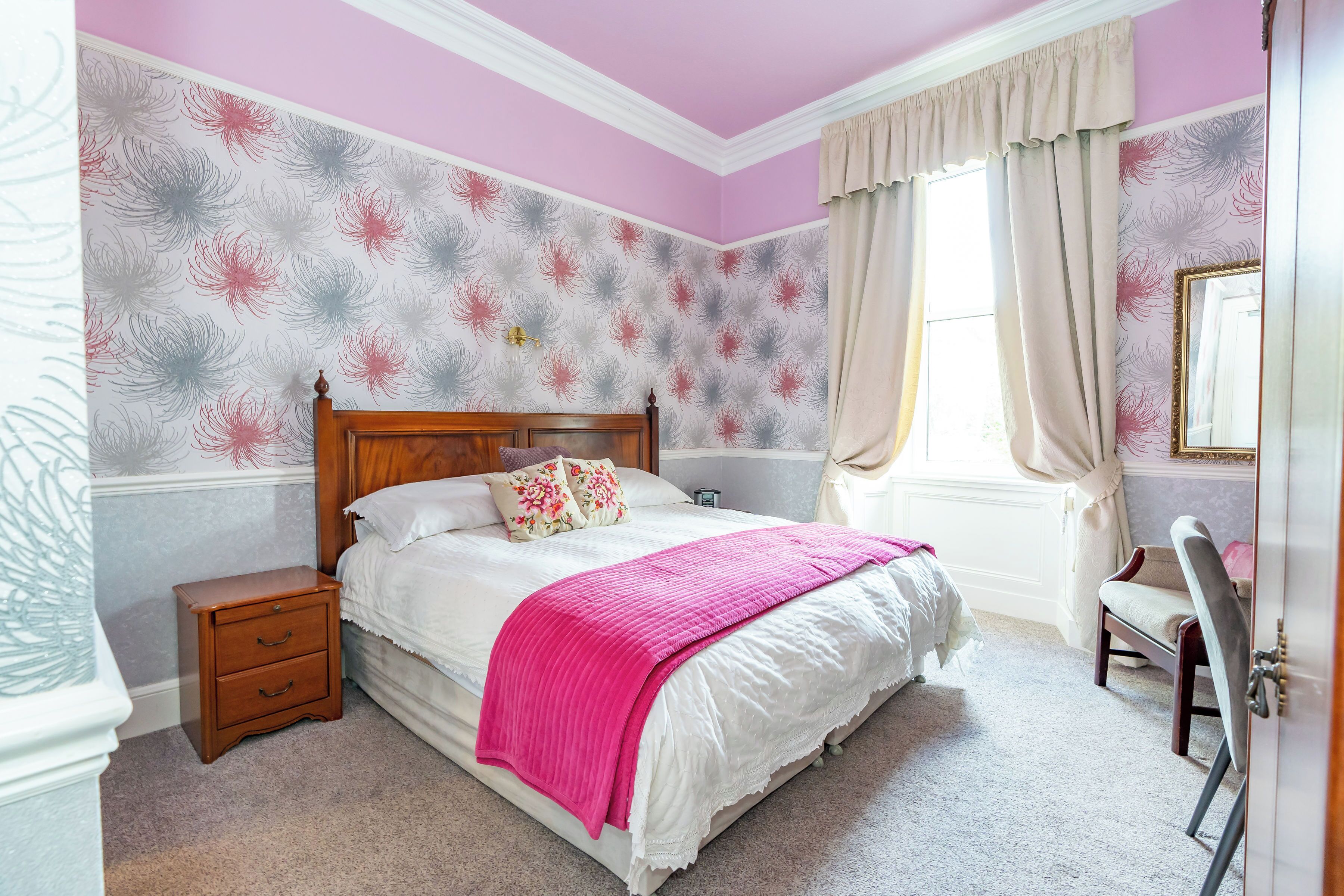 华丽双床房 | 迷你吧（备有免费物品）、特色装修、特色家居、办公桌