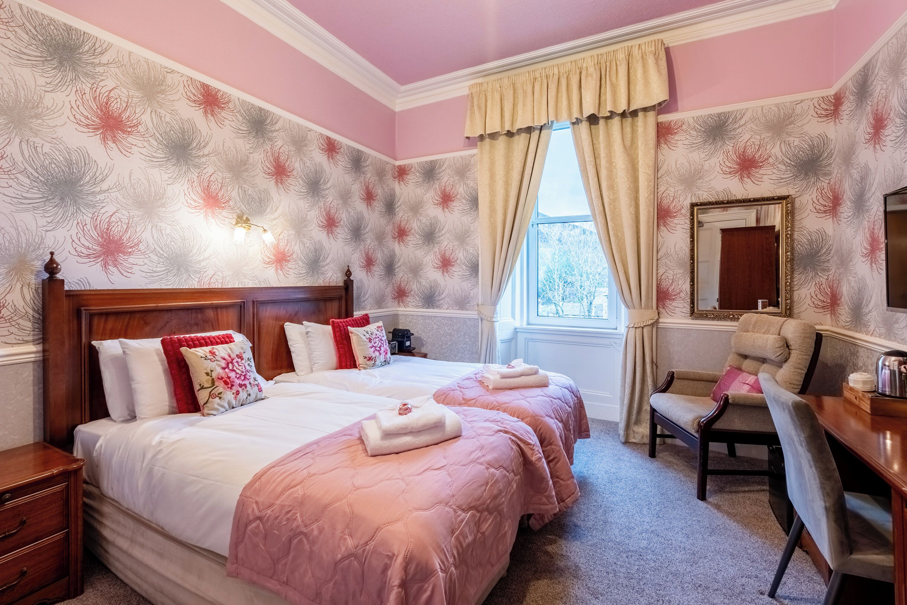 Deluxe-Zweibettzimmer | Kostenlose Minibar, individuell dekoriert, individuell eingerichtet