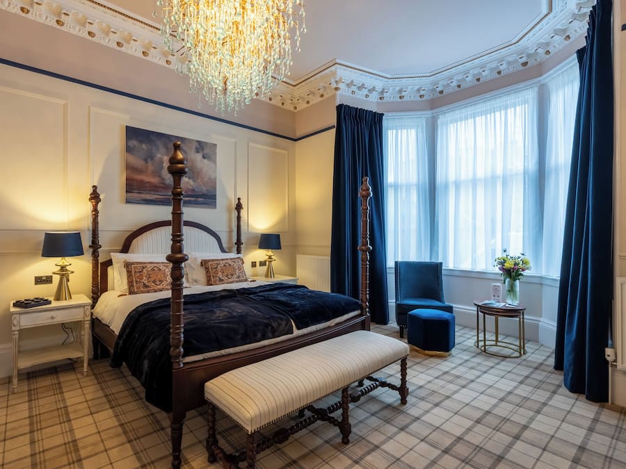 Quarto casal premium | Frigobar (abastecido com itens grátis), individualmente decorados