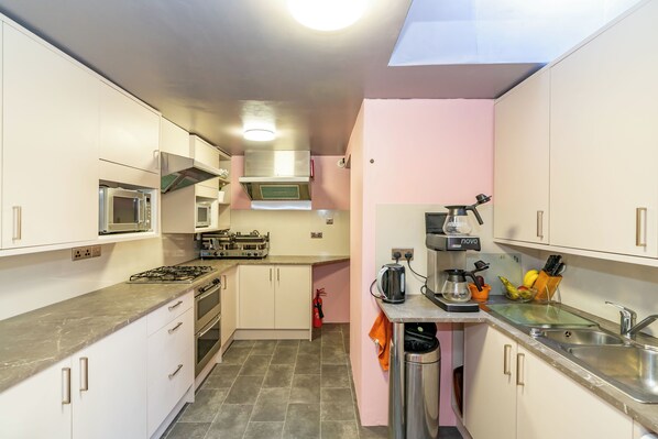 Deluxe Apartment | Private kitchen | Mini-fridge, coffee/tea maker, electric kettle