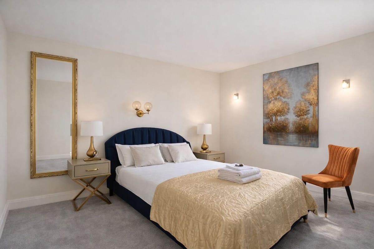 Premium Suite | Free minibar, individually decorated, individually furnished, desk