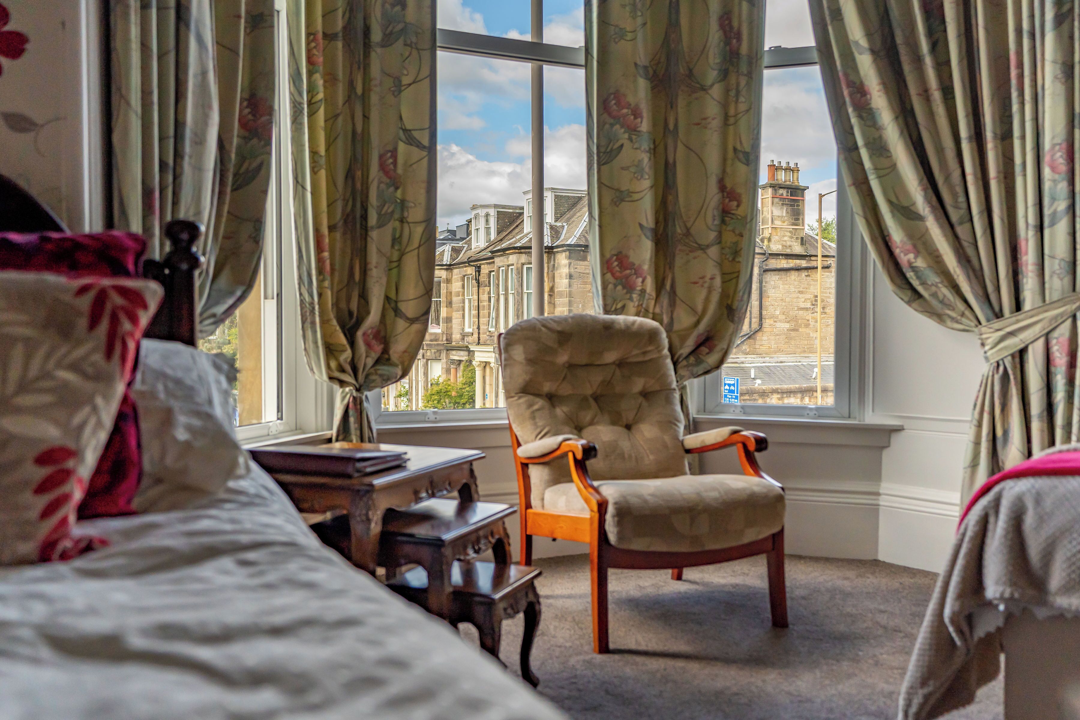 Deluxe Quadruple Room | Free minibar, individually decorated, individually furnished, desk