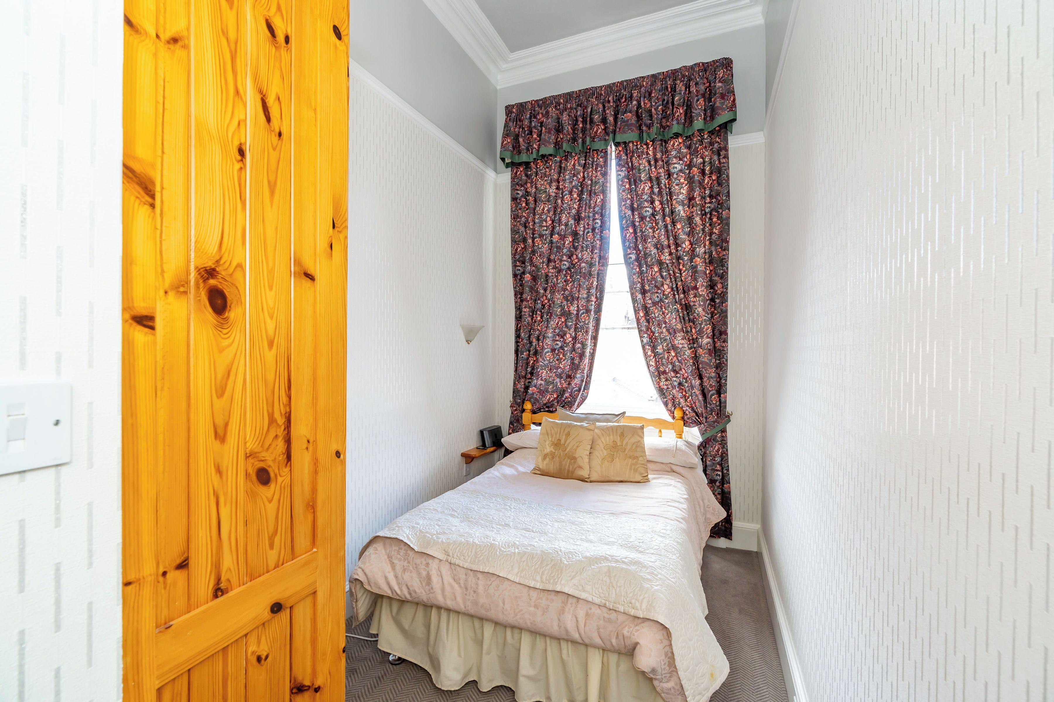 标准双人房 | 迷你吧（备有免费物品）、特色装修、特色家居、办公桌