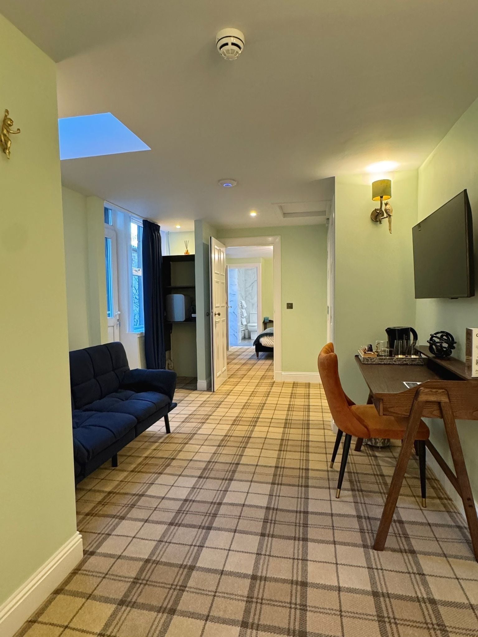 Premium Suite | Free minibar, individually decorated, individually furnished, desk