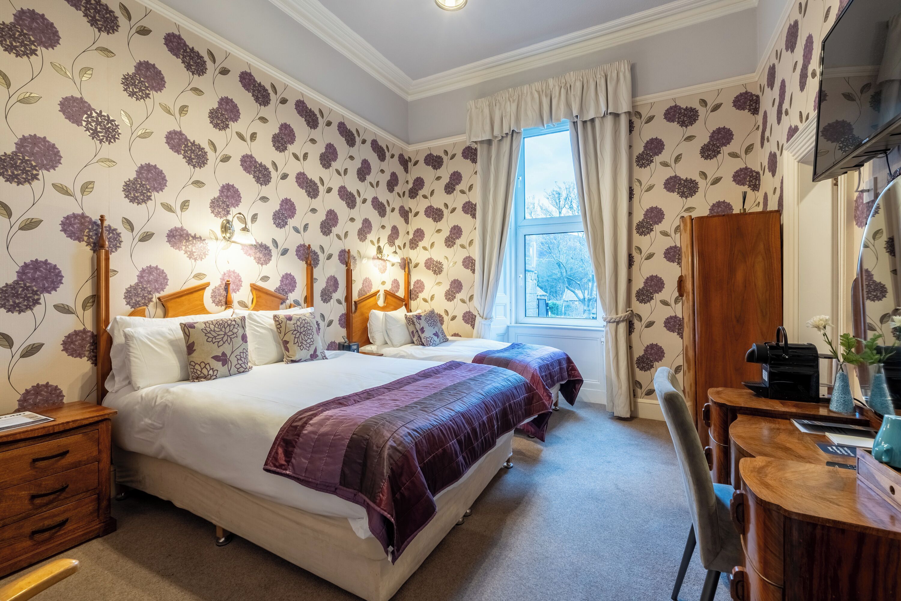 Standard-Dreibettzimmer | Kostenlose Minibar, individuell dekoriert, individuell eingerichtet