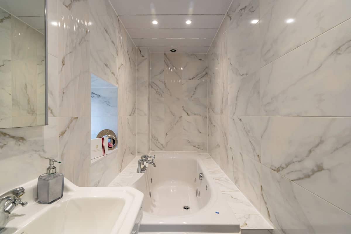 Bañera y ducha independientes, bañera de hidromasaje