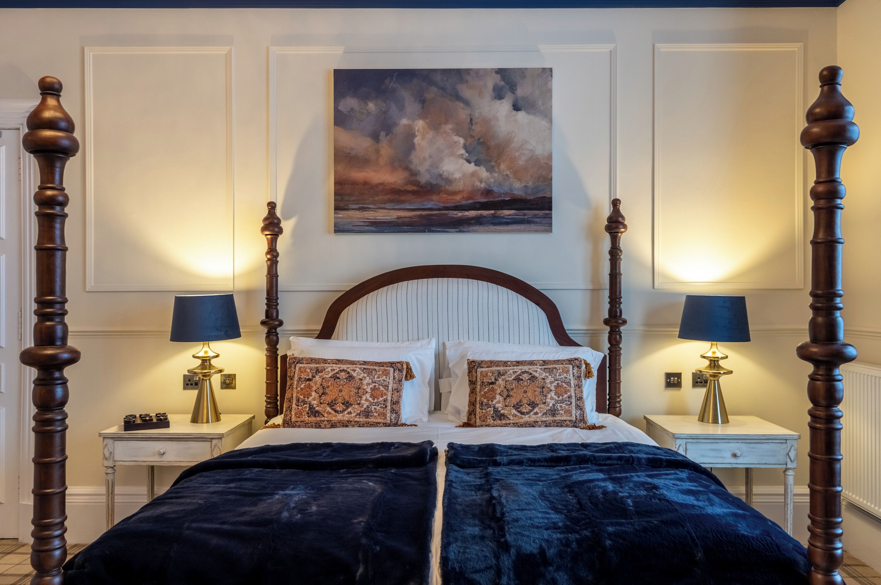 Free minibar, individually decorated, individually furnished, desk