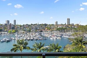 Marina - Art Deco Gem with Harbour Views in Elizabeth Bay (Elizabeth Bay)