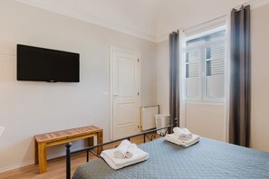 2 chambres, fer et planche à repasser, Wi-Fi, draps fournis