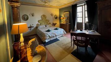 4 camere, una scrivania, ferro/asse da stiro, Wi-Fi gratuito