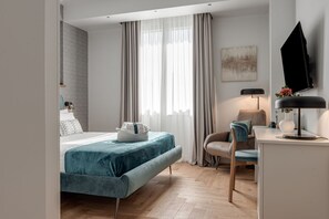 2 bedrooms, in-room safe, desk, iron/ironing board