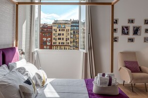 2 slaapkamers, een kluis op de kamer, een bureau
