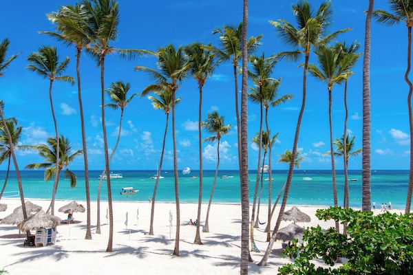 Private beach, white sand, beach umbrellas, beach massages