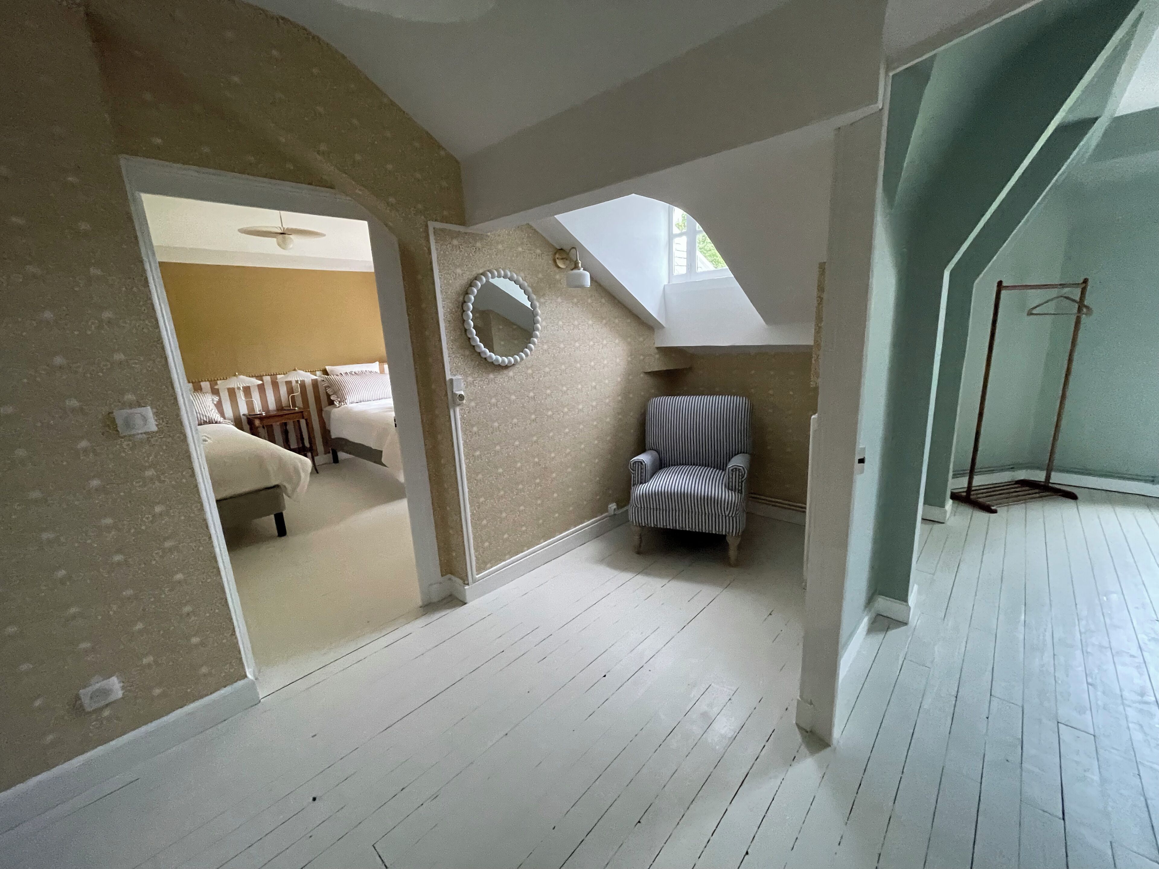 6 slaapkamers, een bureau, een strijkplank/strijkijzer, gratis wifi