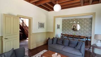 Télévision, cheminée