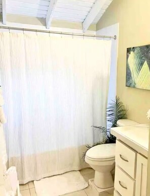 Haartrockner, Seife, Toilettenpapier