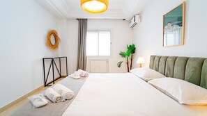 2 chambres, fer et planche à repasser, Wi-Fi gratuit, draps fournis