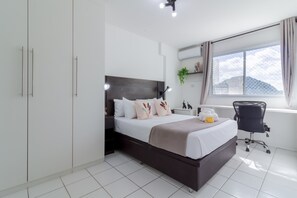 2 habitaciones, escritorio, tabla de planchar con plancha y wifi gratis