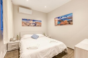 2 bedrooms, desk, iron/ironing board