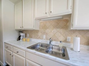 冰箱、微波炉、炉灶、洗碗机