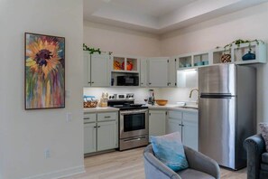 Cookware/dishes/utensils