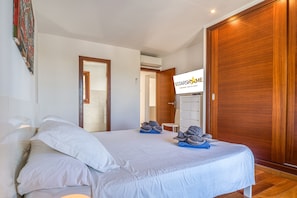 3 chambres, fer et planche à repasser, lit parapluie, Wi-Fi gratuit