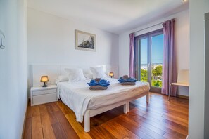 3 chambres, fer et planche à repasser, lit parapluie, Wi-Fi gratuit