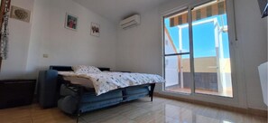 1 chambre, fer et planche à repasser, Wi-Fi, draps fournis