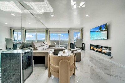 Rooftop 2-bedroom apartment in heart of West Hollywood with skyline view