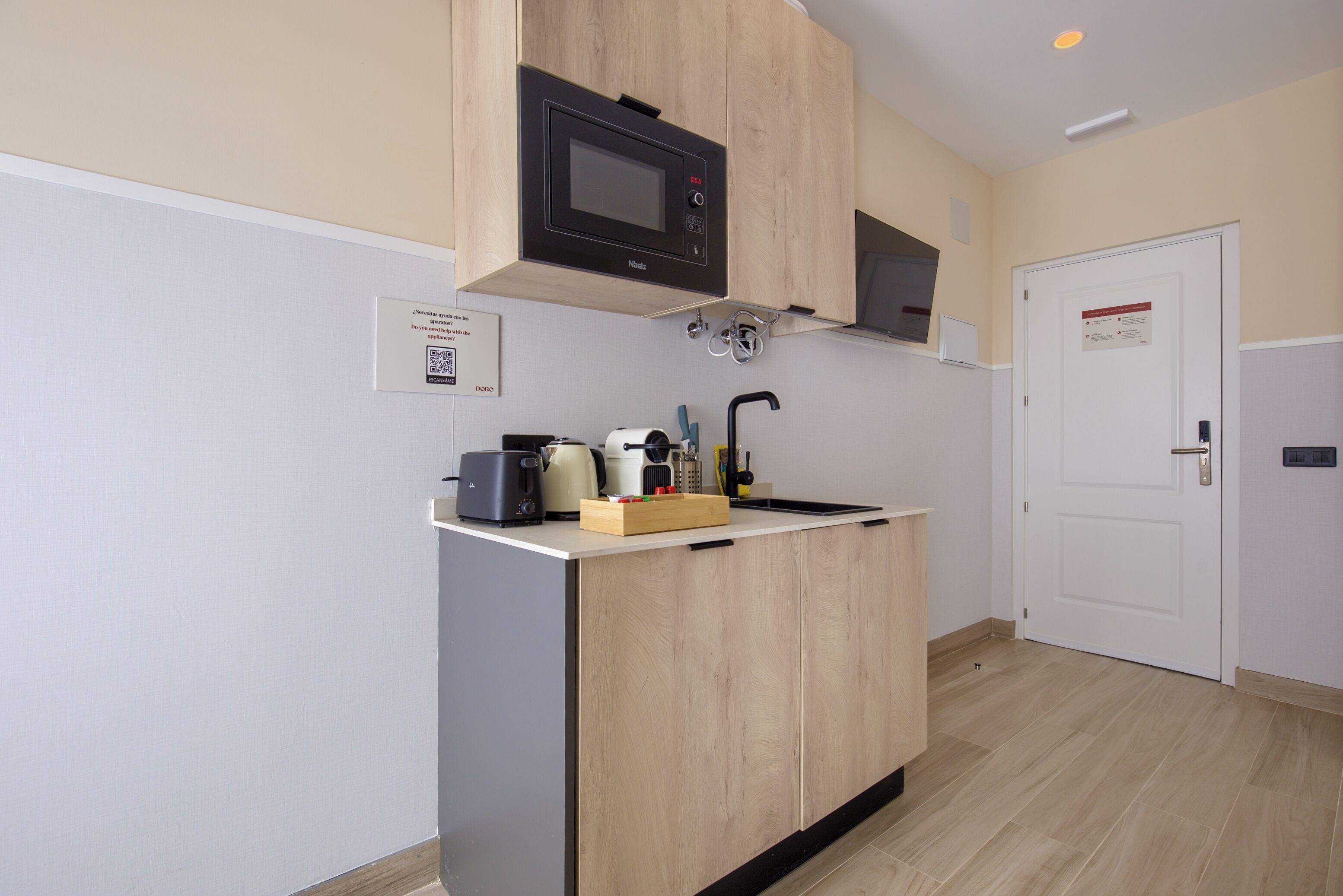 Tweepersoonskamer, 1 tweepersoonsbed, doucheruimte met douchezitting en handgrepen | Een strijkplank/strijkijzer, gratis wifi