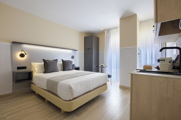 Habitació doble, 1 llit doble, dutxa amb seient per a persones amb mobilitat reduïda, planta baixa | Planxa i posts de planxar i wifi gratuïta 