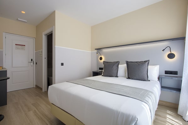 Standard Double Room, 1 Katil Kelamin (Double), Private Bathroom, Ground Floor | Seterika/papan seterika, Wi-fi percuma