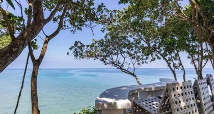 LANTERN HOUSE at LILI CLIFF