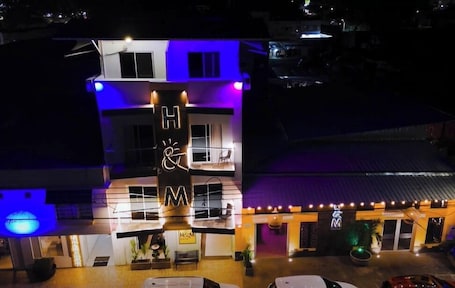 Fachada de la propiedad