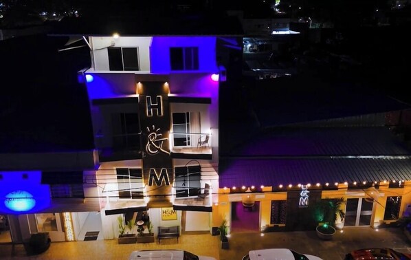 Fachada de la propiedad