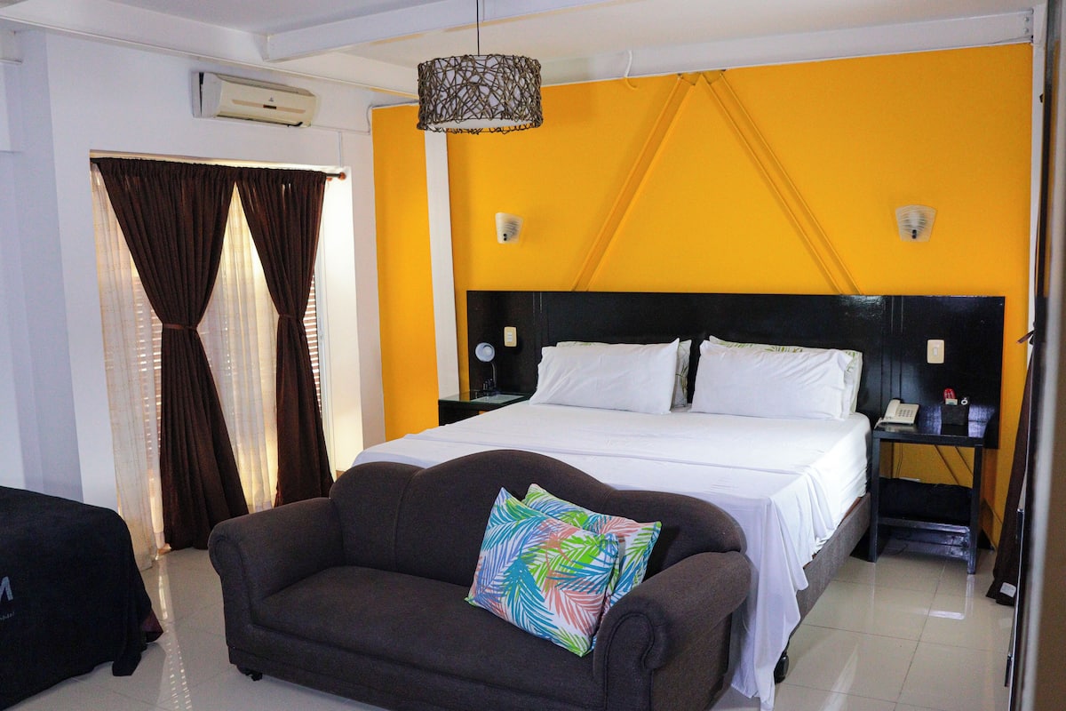 Junior Room | In-room safe, iron/ironing board, free WiFi