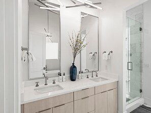 Hair dryer, towels - The Views at Matterhorn (Park City)