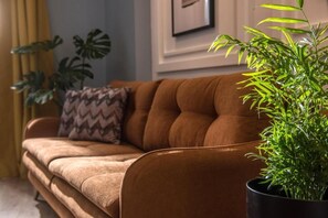 Deluxe Double Room, Sea View | Living area